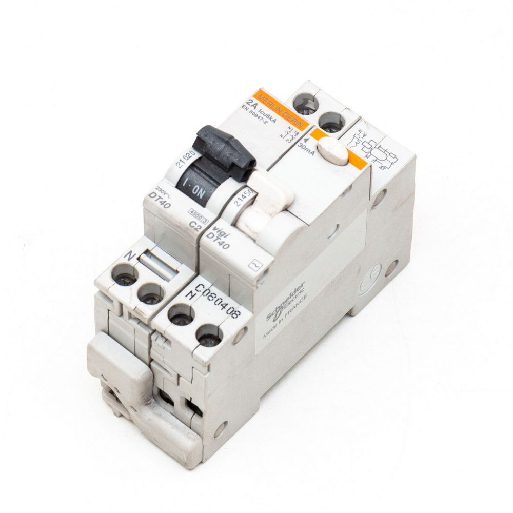 SCHNEIDER ELECTRIC DT40 C2 (21020)  + VIGI DT 40 (21450)